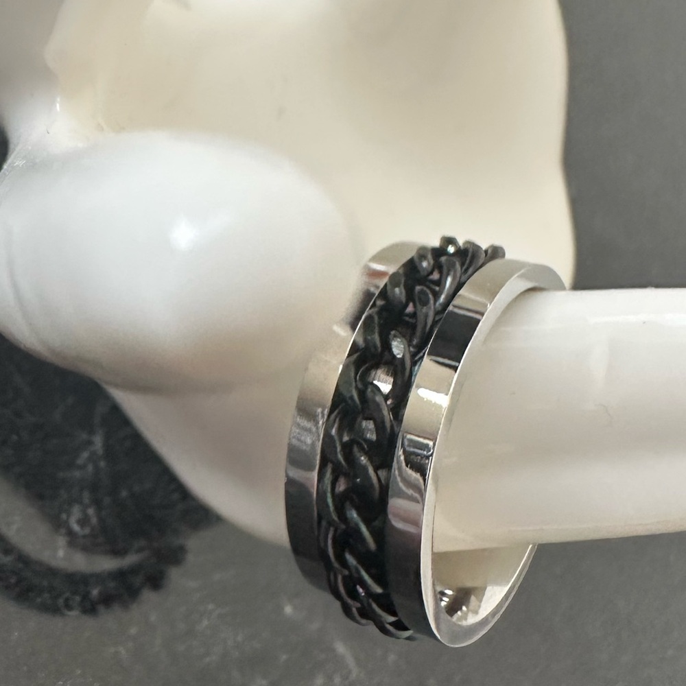 Silver and Black Chain Spin Ring Unisex